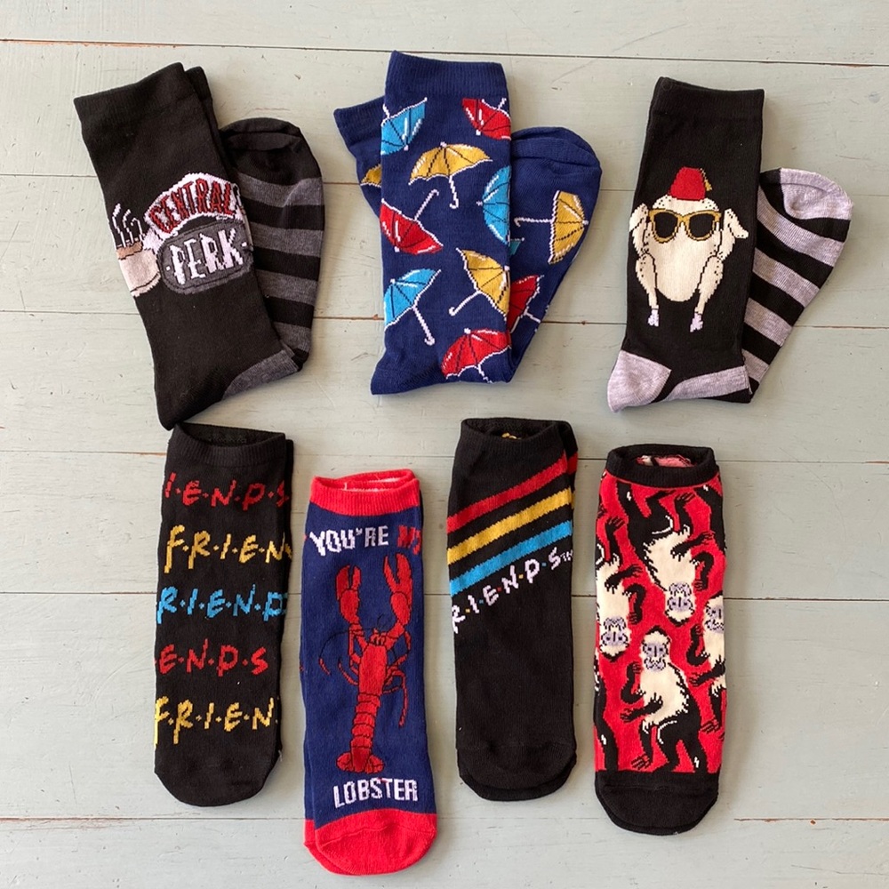 F.r.i.e.n.d.s socks (7 pair) woman’s size 8-12